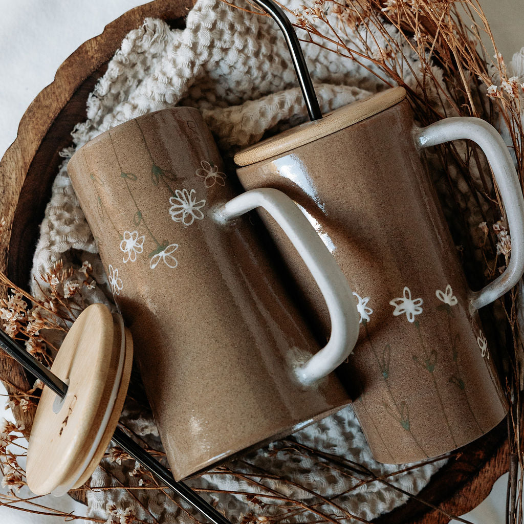 Iced Coffee To Go Cup - Product of Canada - Daisies Pottery Mug Design Lidded