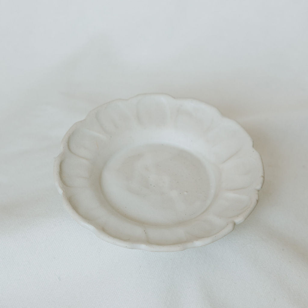Scalloped Matte White Dessert Plate